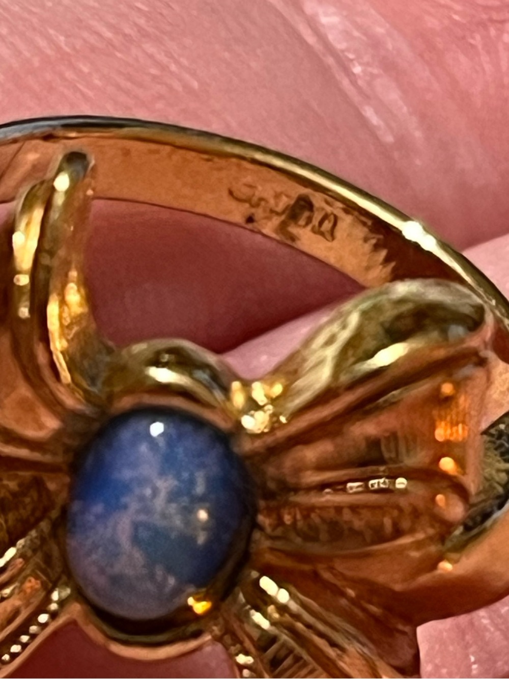 Vintage Avon Signed Faux Opal Golden Bow Costume Jewelry Size 5.75 Ring - Picture 7 of 7